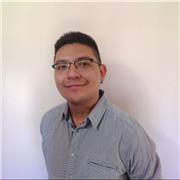 Profesor de ciencias sociales y economía para estudiantes de secundario